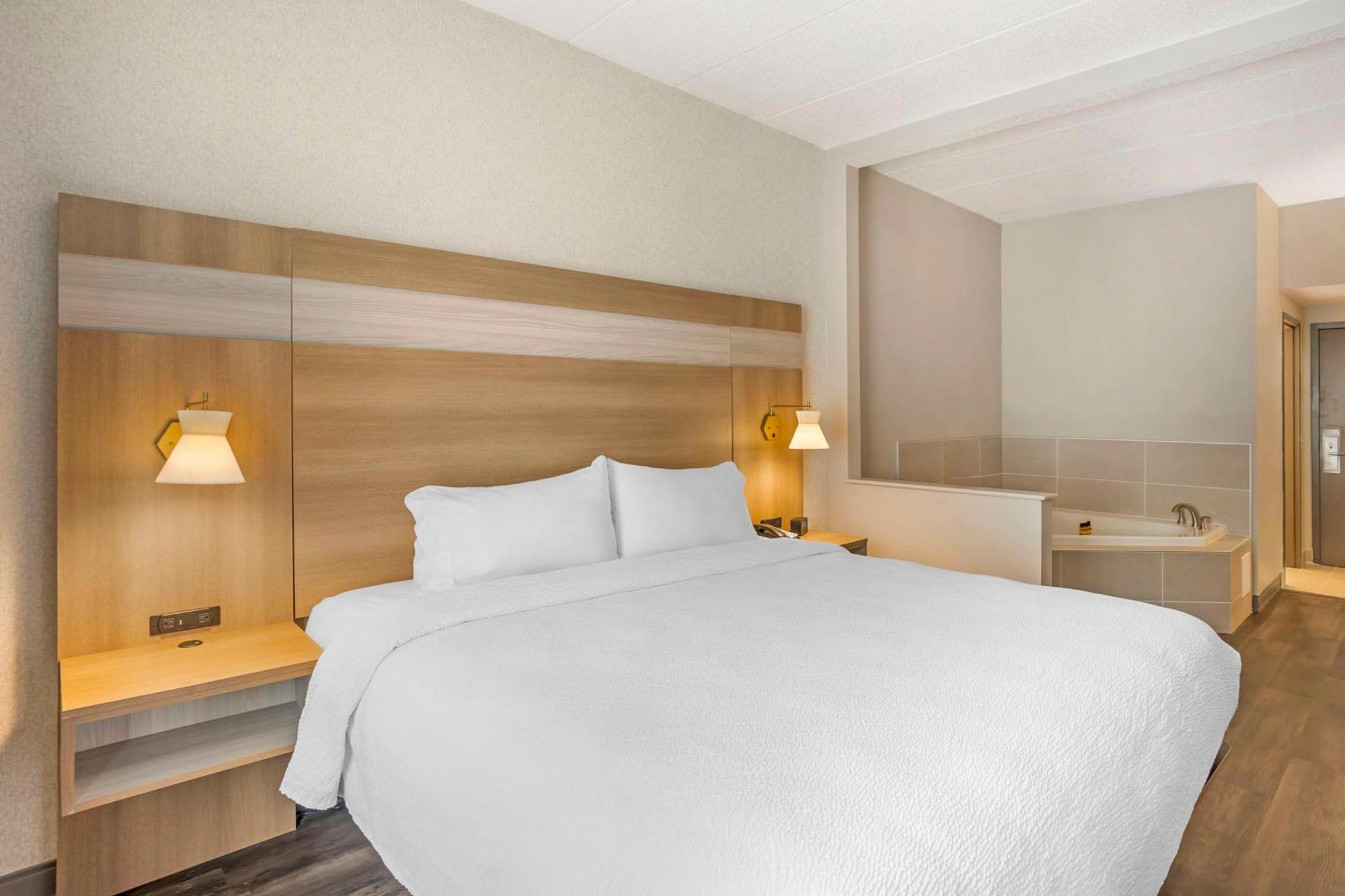 Best Western Plus Heritage Rail Inn & Suites York Εξωτερικό φωτογραφία